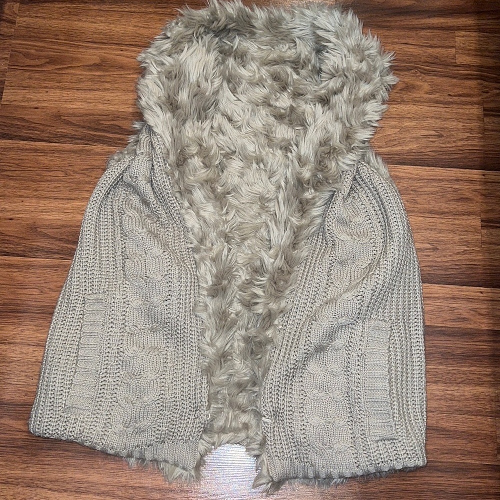 REVERSIBLE faux fur vest